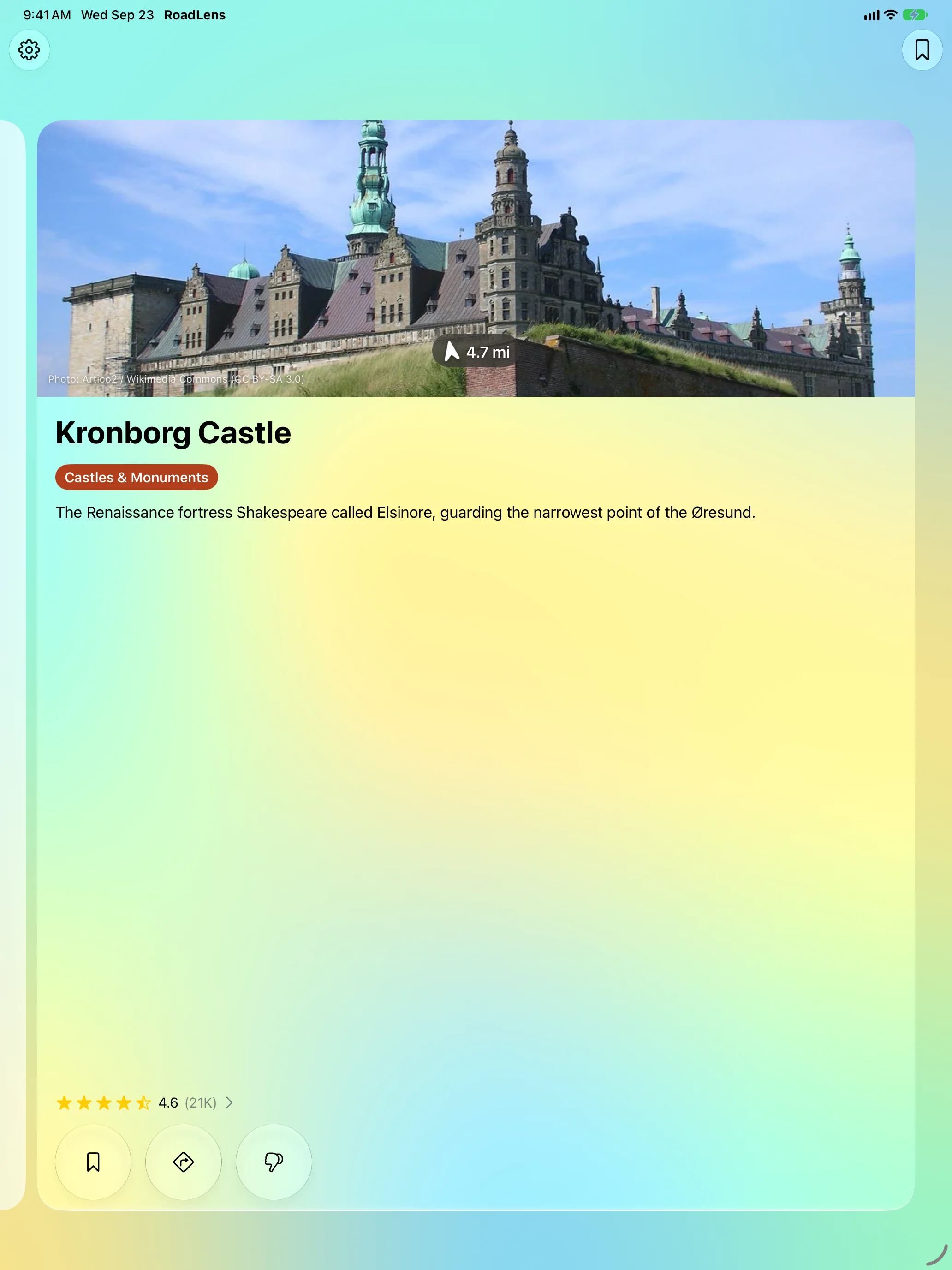 iPad - A RoadLens card for Kronborg Castle with a photo, distance and a direction arrow